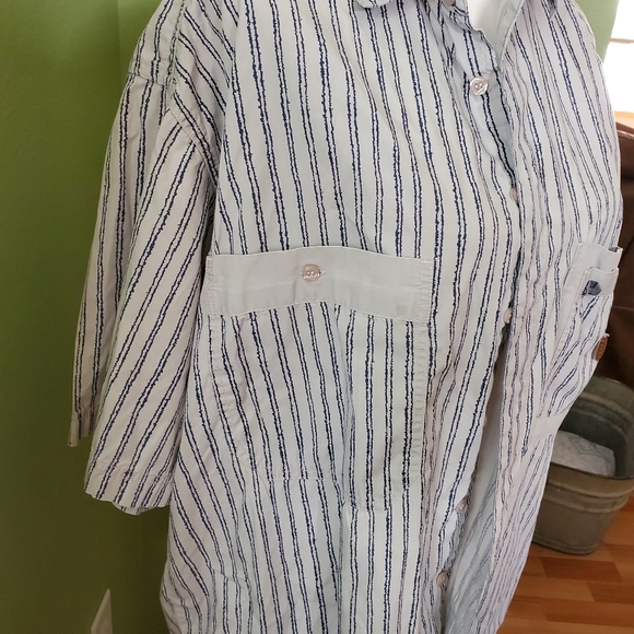 Levis mens short-sleeved button down shirt. Large. - Picture 2 of 10